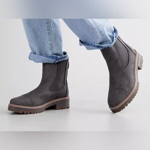 Women’s Buckle Brooklyn Chelsea Boot Gray Distressed faux leather pull-on sz 9